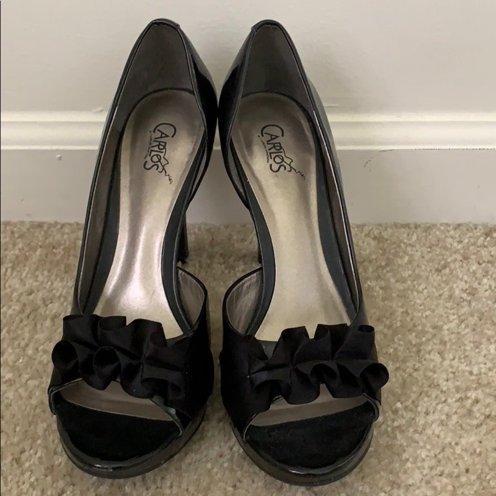 Black pumps